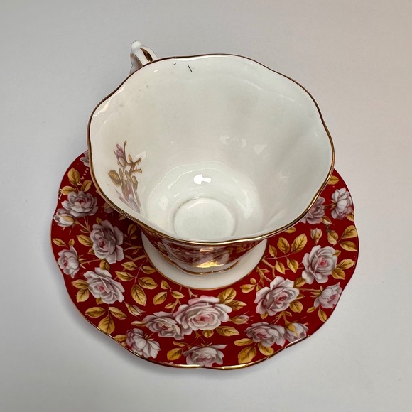 Royal Albert “Balmoral” Teacup & Saucer • Merrie England Series 🌹✨ Red & Gold - Picture 2 of 7